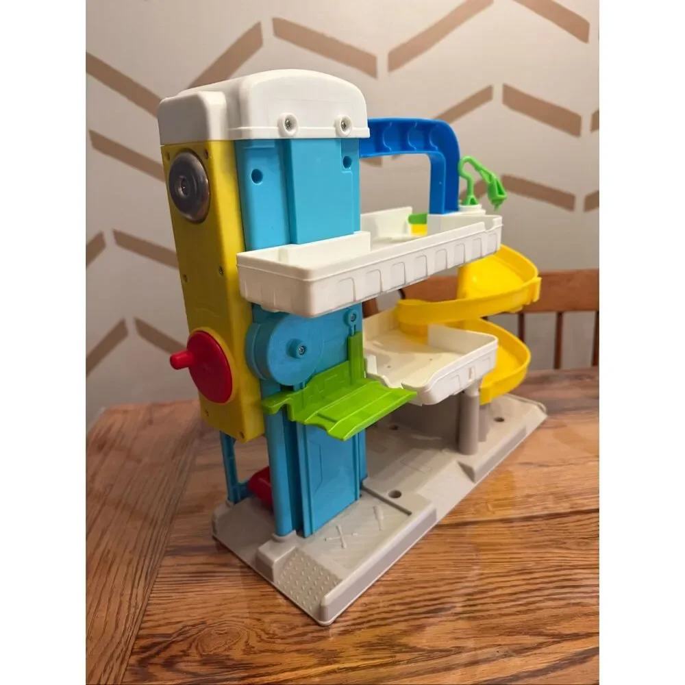 Fisher Price Little People Wheelies Track Helpful Neighbor's‎ Garage Playset
